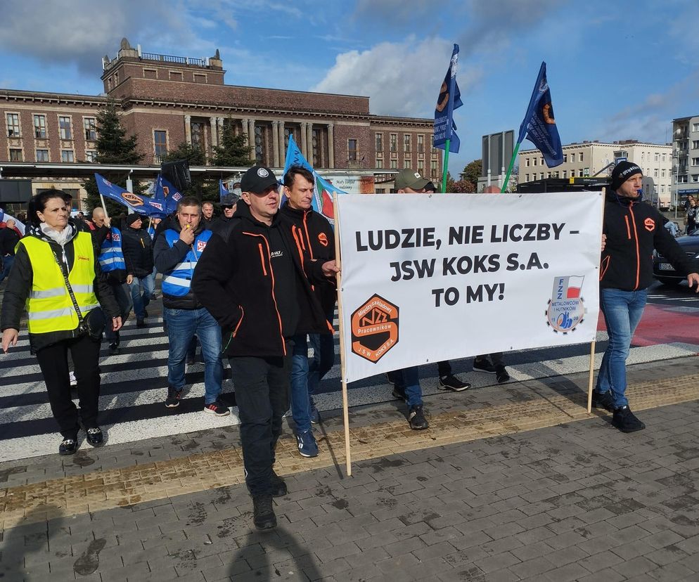 Hutnicy wyszli na ulice w Dąbrowie Górniczej. Jest apel do rządu
