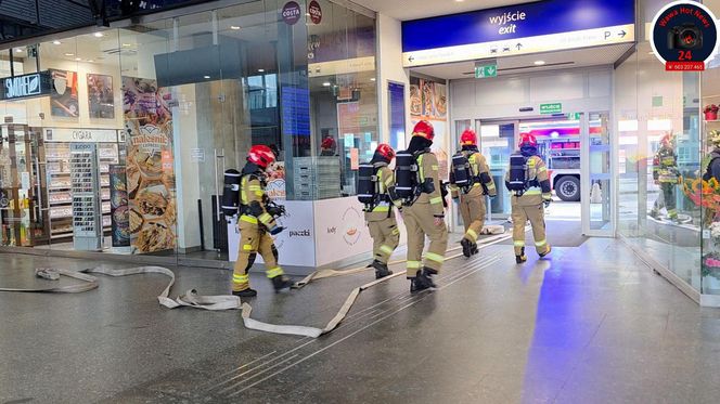 Pożar Biedronki w centrum Warszawy! Duża ewakuacja, na miejscu służby