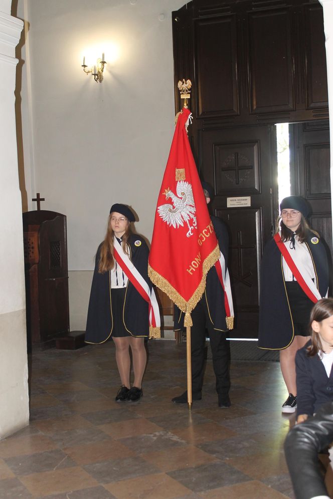 Jubileusz 40-lecia połączony był ze świętem szkoły, ponieważ obchodzi ona również 28. rocznicę nadania imienia.