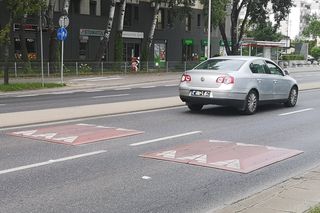 Wrocław zwalnia na potęgę. Na ulicach pojawi się kilkadziesiąt nowych progów. Mamy pełną listę