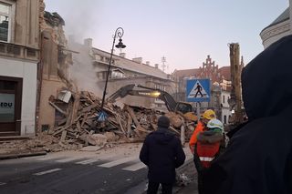 Rozbiórka ścian kamienicy przy ul. Bernardyńskiej w Lublinie