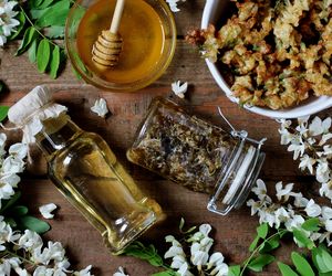 Nalewka z kwiatów akacji - przepis na cudownie aromatyczny trunek