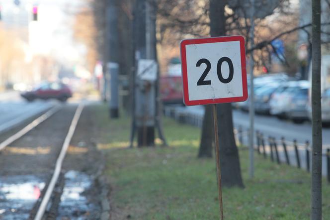 Torowisko na Al. Waszyngtona grozi katastrofą! Są ograniczenia dla tramwajów