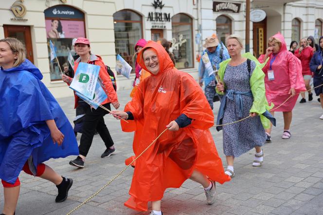 Lubelska Piesza Pielgrzymka na Jasną Górę 2024. Pątnikom deszcz niestraszny!