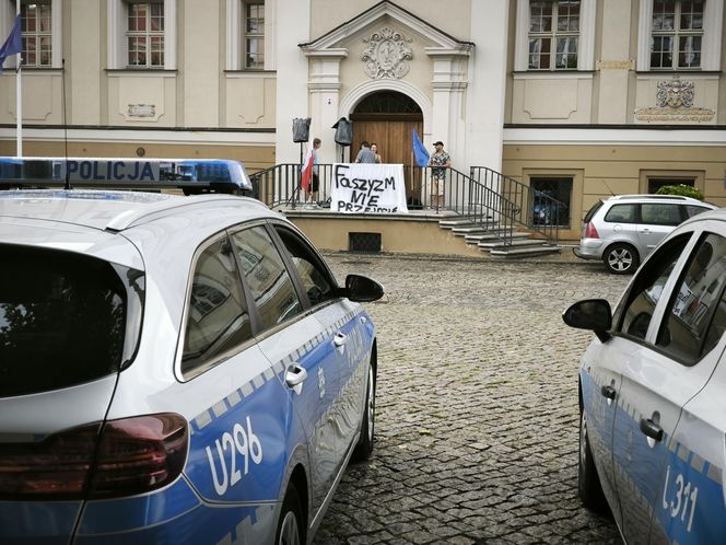 Manifestacja przeciwko niechęci do imigrantów w Lesznie 