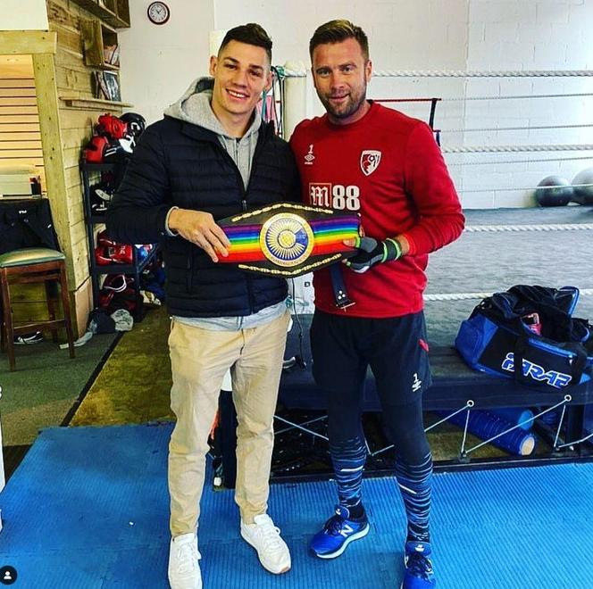 Artur Boruc kumpluje się z rywalem Masternaka w walce o tytuł mistrza świata! Zobacz, jak bramkarz radzi sobie w ringu z czempionem