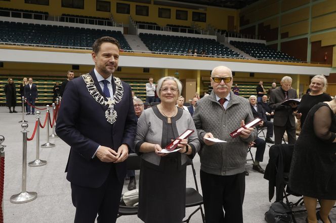 Te pary przeżyły w małżeństwie ponad 50 lat. Prezydent ich za to nagrodził