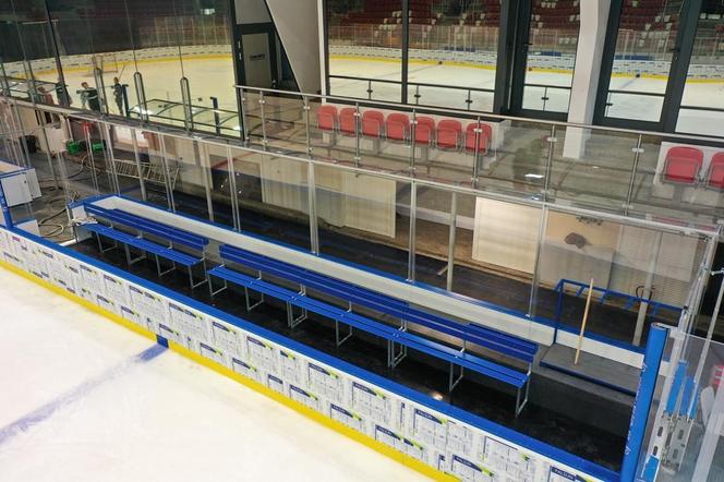 Lodowisko przy Siedleckiego już po remoncie. Nowe bandy, boksy i bramki 