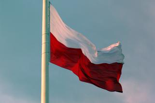 11 listopada: Gdzie kupić flagę w Toruniu i jak ją poprawnie zawiesić?  [PORADNIK 11 LISTOPADA]