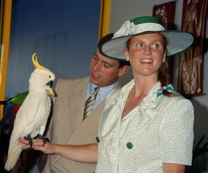 Książę Andrzej przestał być księciem! Fergie ucieknie za granicę?