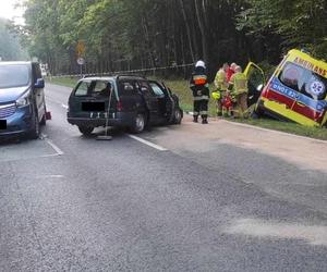 Wypadek z udziałem karetki pogotowia pod Iławą. Zderzenie trzech aut w Smolnikach