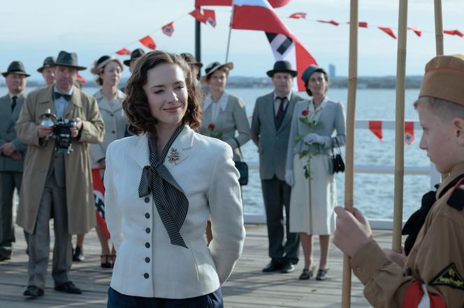 Zatoka szpiegów 2 sezon odc. 11. Eva Stromberg (Sonia Mietielica)