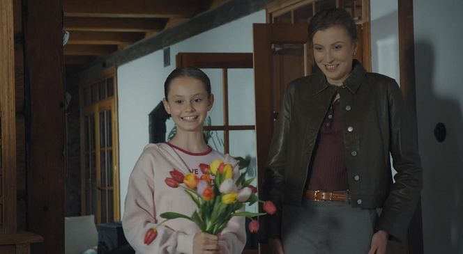 M jak miłość odc. 1886. Hania (Wiktoria Basik), Natalka (Dominika Suchecka)ania (Wiktoria Basik), Adam Karski (Patryk Szwichtenberg)