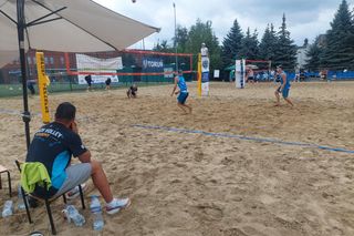 Półfinał siatkówki plażowej Juniorów w Toruniu. To była zacięta rywalizacja [GALERIA]