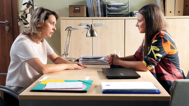 Barwy szczęścia odc. 2976. Gabrysia Niedzielska (Marta Juras), Dorota Kujawiak (Karina Seweryn)