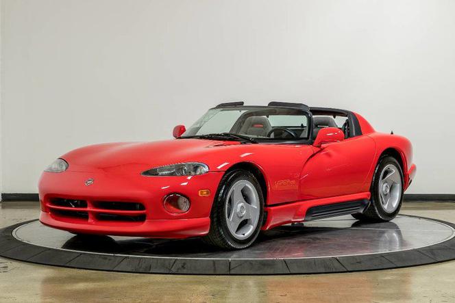 Dodge Viper z przebiegiem 34 mil