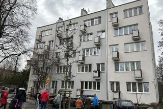 Na głowę dziecka wylał się wrzątek. Makabryczna awaria sieci wodociągowej na Woli. Jedna osoba ranna