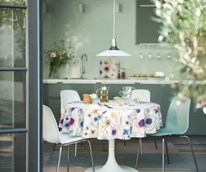 Paski, kwiaty, akwarele. Te motywy królują w wiosennej kolekcji IKEA 