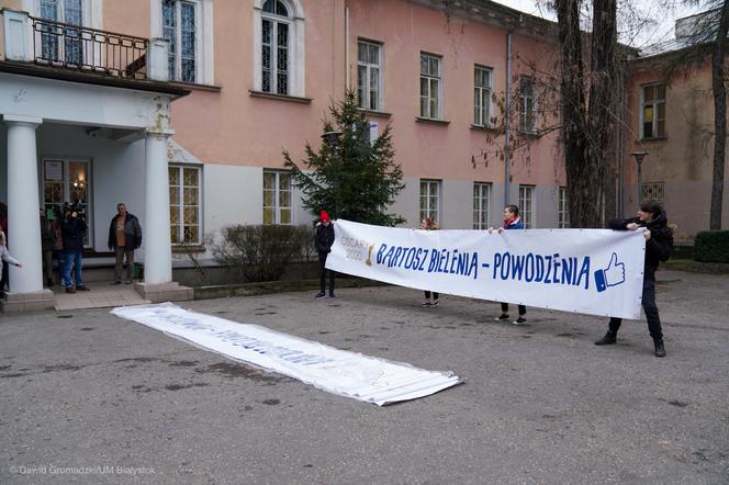 Oscary 2020. "Boże Ciało" dostanie stauetkę? W Białymstoku pojawiły się banery