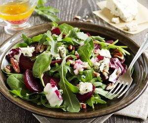 Najlepsza sałatka z burakami i kurczakiem - pokochacie jej smak