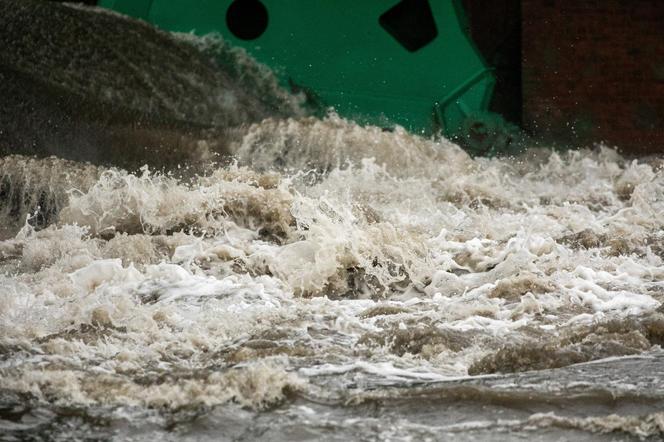 Fala powodziowa zbliża się do Wrocławia. Mieszkańcy szykują się do walki z żywiołem