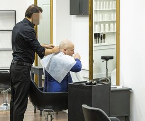 Paweł Kowal robi się na bóstwo u barbera