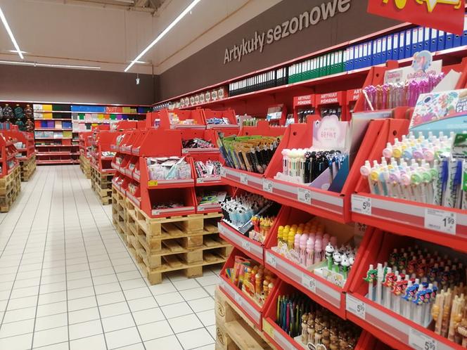 Artykuły szkolne zalały sklepy. Ile zapłacimy za wyprawkę na rok szkolny 2023/2024?