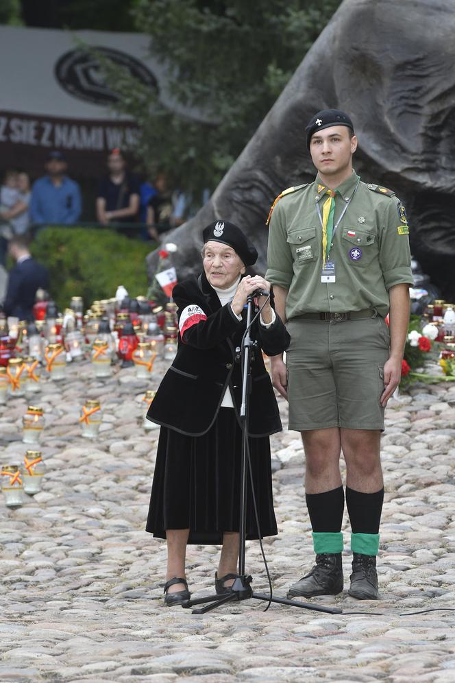 Złożenie kwiatów na kurhanie przy pomniku Polegli Niepokonani na Cmentarzu Powstańców Warszawy