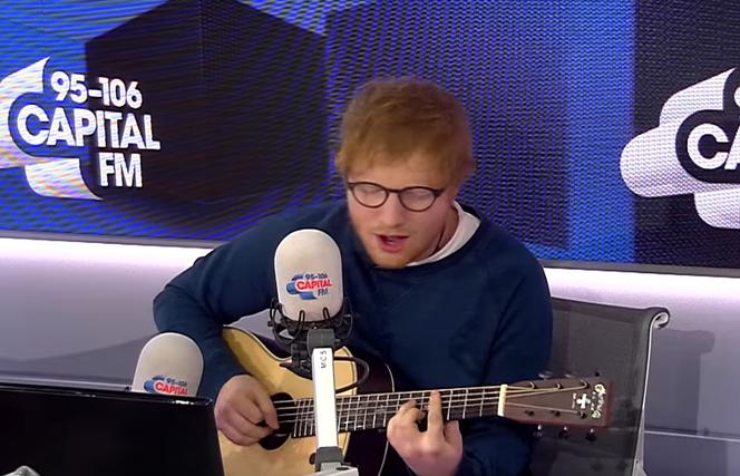 Ed Sheeran śpiewa Shape Of You w studiu Capital FM