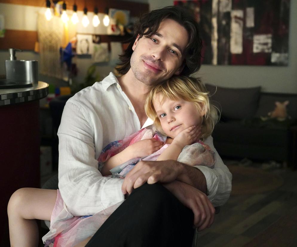 Barwy szczęścia, odcinek 2921: Cezary (Marcel Opaliński), Lea (Lena Sobota)