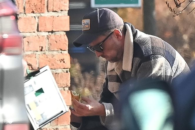 Agnieszka Kaczorowska siedzi i pachnie, a Rogacewicz wynosi śmieci i je kanapke poza autem... Fajna para?