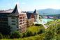 Jak zaplanować przestrzeń rekreacyjną wokół hotelu? Jaką funkcję pełni zieleń?