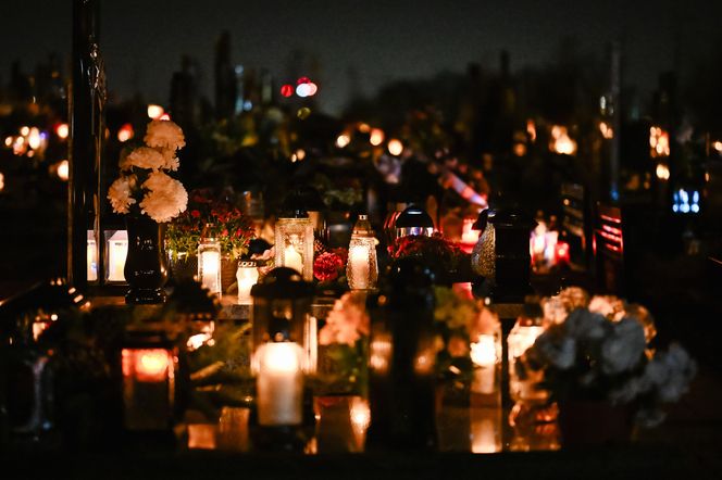 1 listopada na Cmentarzu Łostowickim w Gdańsku. Tak wygląda w dniu Wszystkich Świętych