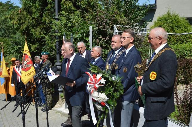 Przed kamienicą przy ul. Matejki odsłonięto tablicę upamiętniającą trzech wybitnych przemyślan