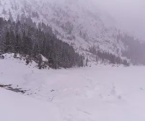 Lawina przysypała turystę. Koszmarna pogoda w Tatrach