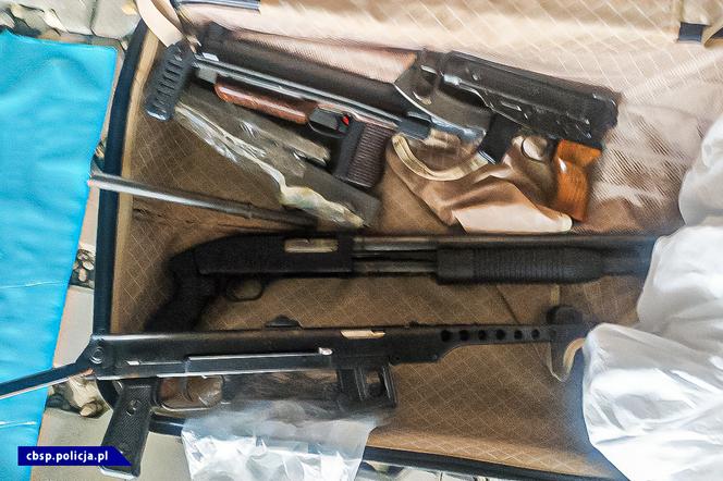 Zapas broni jak na wojnę! Wkroczyło CBŚP. Potężny arsenał zlikwidowany