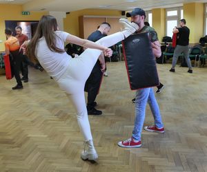 Odpowiedź na bandyckie ataki na ratowników medycznych w Warszawie. Przeszli ostre szkolenie