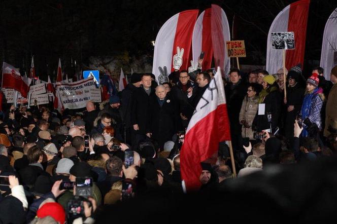Protest przed Sejmem. Kaczyński na miejscua!