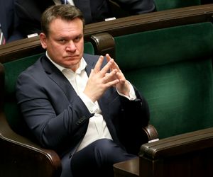 Tarczyński wybucha po śmierci Skrzypek wulgarnymi słowami! Jego wpis wstrząsnął siecią