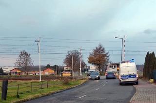 Cudem uniknął tragedii. Kierowcy w Tychach zepsuł się samochód, gdy przejeżdżał przez tory