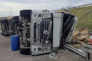 Wypadek w Elizówce koło Lublina. Kierowca został zakleszczony w pojeździe