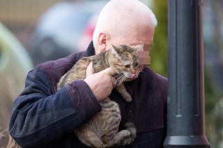 Kot fajtłapa wezwał strażaków.