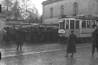 Tramwaj przy cmentarzu Rakowickim w Krakowie, 1934