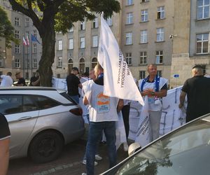 Paraliż w Katowicach. Rozpoczął się protest górników i hutników. Stal się hartuje, a rząd ją rujnuje