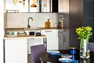 Dwupokojowe mieszkanie inspirowane paryską kamienicą