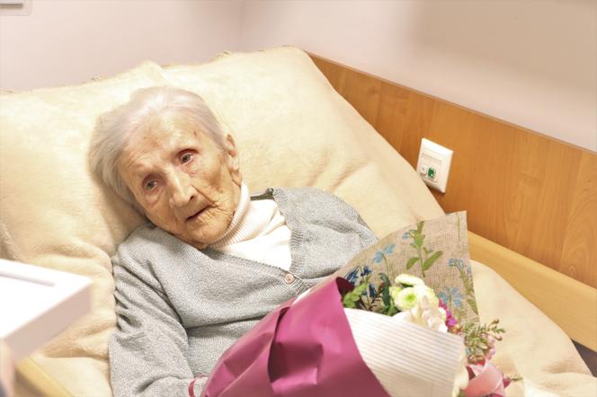 Pani Lucyna skończyła 100 lat. Kraśniczanka dostała kwiaty od urzędu miasta