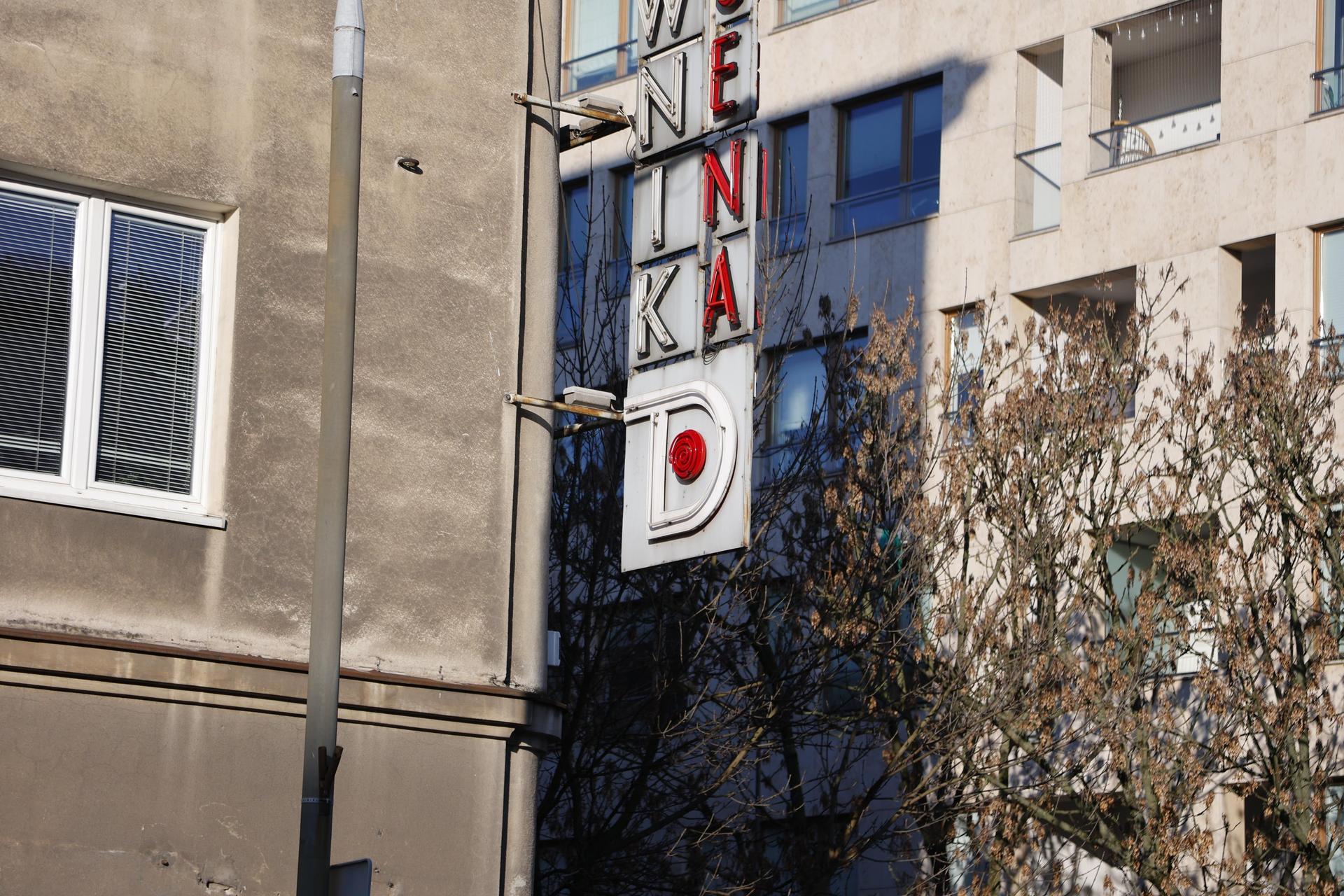 Warszawskie neony z PRL-u - zobacz zdjęcia iluminacji i sprawdź, gdzie je znaleźć