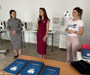 Wakacyjny patrol Eska Summer City w olsztyńskim oddziale Szkoły Policealnej Pascal