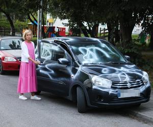 Dramat mieszkanki Mokotowa. Ktoś zniszczył jej samochód. To samo było rok temu