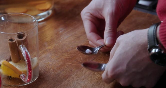 M jak miłość odc. 1868. Dariusz Hoffman (Mateusz Rusin) - tabletki / narkotki dla Kingi